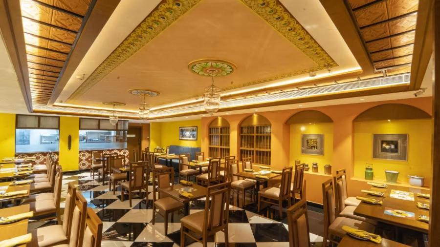 Hotel Aadithya Ченнаи Экстерьер фото